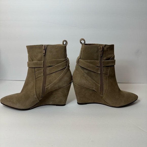 Charles David Women’s Taupe Suede Wedges Size 37 (6.5) - Picture 4 of 12